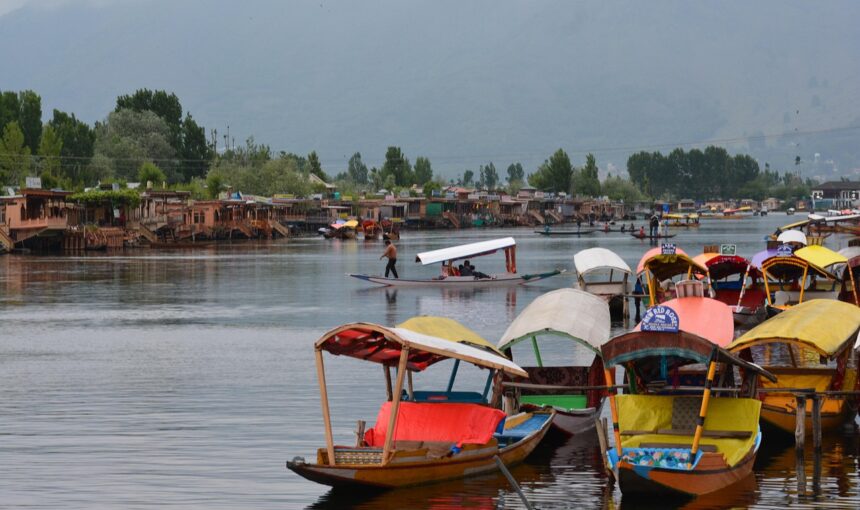 Kashmir vs Himachal: Best Summer Destination for Couples (2025 Guide)