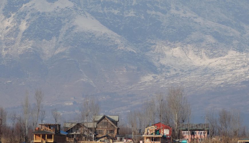 Kashmir or Himachal? The Ultimate Summer 2025 Couples Travel Guide