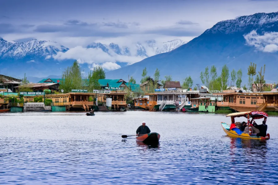 Kashmir Honeymoon Bliss – The Perfect Romantic Getaway