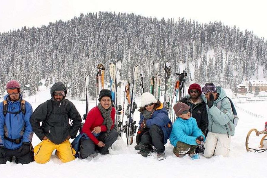 Kashmir Family Tour Package – 5D 4N