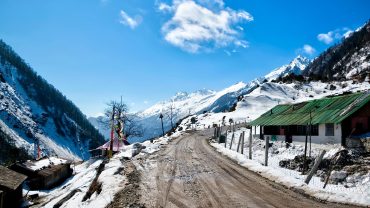 Manali vs Kashmir – Which Destination is Better for Your Next Trip in 2026?